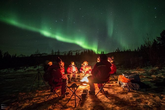 Northern Lights tour - All inclusive - Northern Horizon - Warm gear, hot drinks, and reindeer sausage, why it is more than food