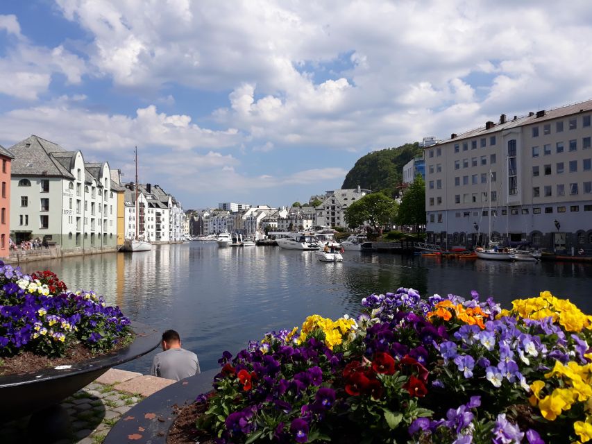 Norwegian Coastal Cities: Smartphone Audio Guide App - How a smartphone audio guide changes your Hurtigruten-area day