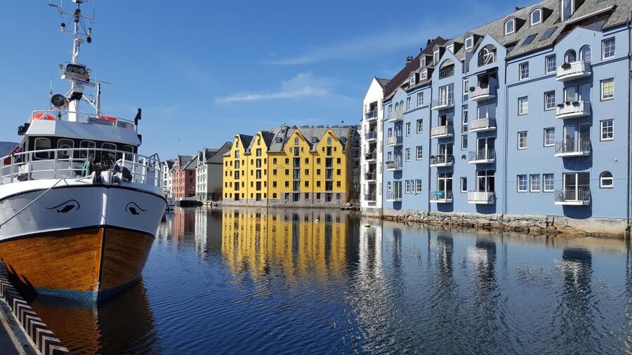 Norwegian Coastal Cities: Smartphone Audio Guide App - Tromsø: Arctic expeditions, the Polar Museum, and a beer stop