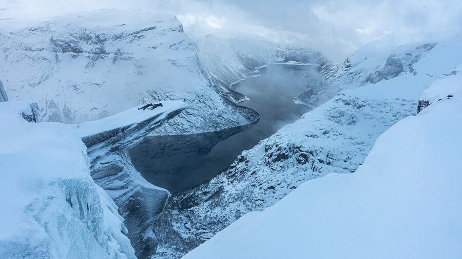Odda: Trolltunga Winter Hike on Snowshoes - Weather and timing: how to avoid a miserable winter day