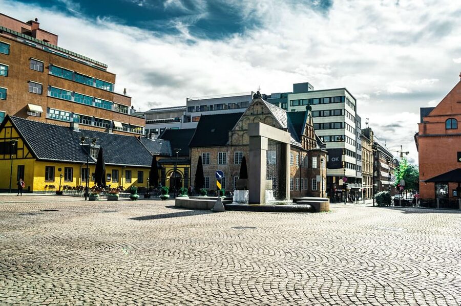 Oslo: 3-hour Highlights & Vigeland Park Private Walking Tour - Vigeland Sculpture Park: Monolith Plateau and the single-block Monolith