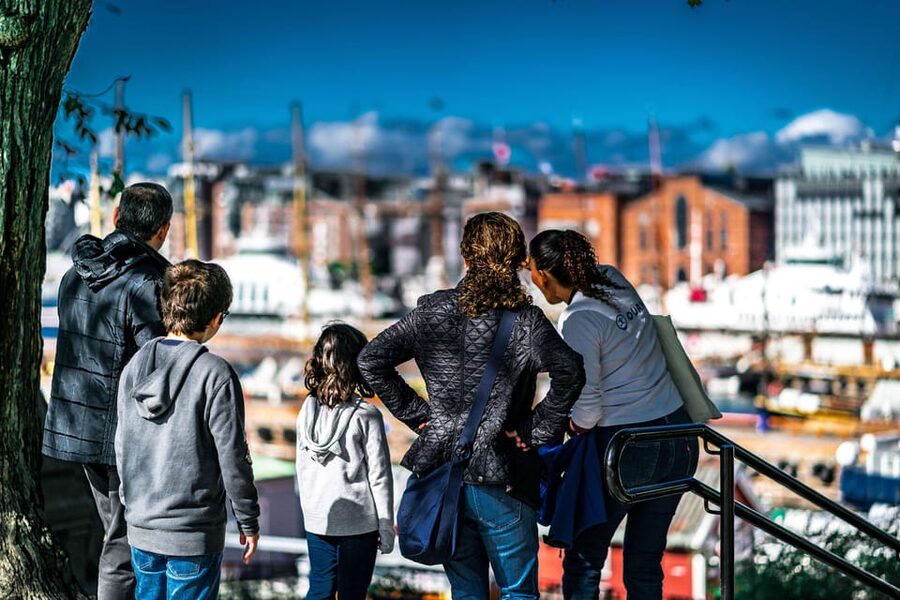 Oslo: 3-hour Highlights & Vigeland Park Private Walking Tour - Pace, footwear, and the part about gravel walkways