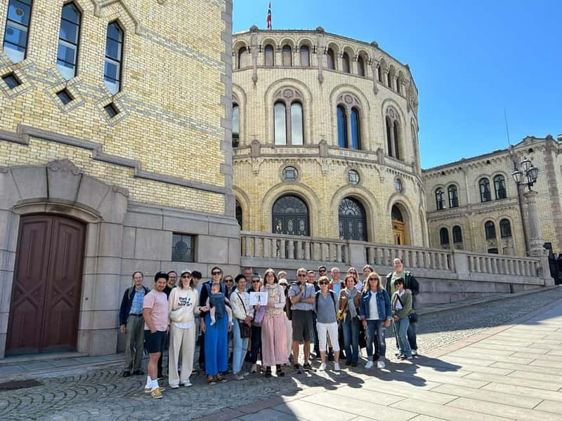 Oslo: City Center Walking Tour - Christiania Square and the Christian IV glove: learn without spoilers, then spot the meaning