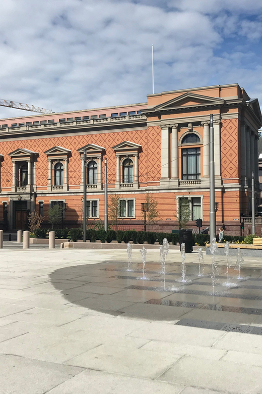 Oslo: City Highlights Walking Tour - Christiania Torv and Kvadraturen, the original city plan on foot