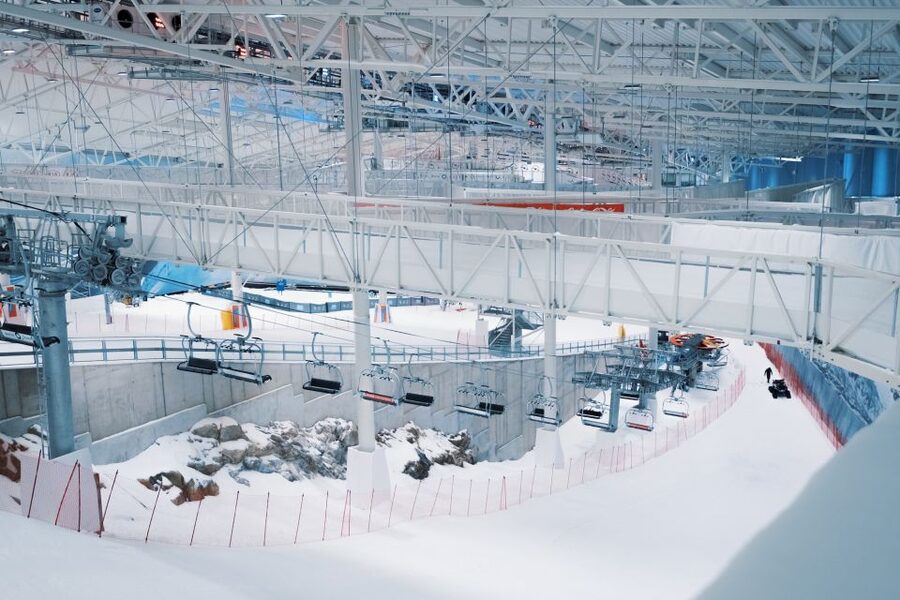 Oslo: Day Pass for Downhill Skiing at SNØ Ski Dome - Food and snacks with panoramic windows: staying warm and not hungry