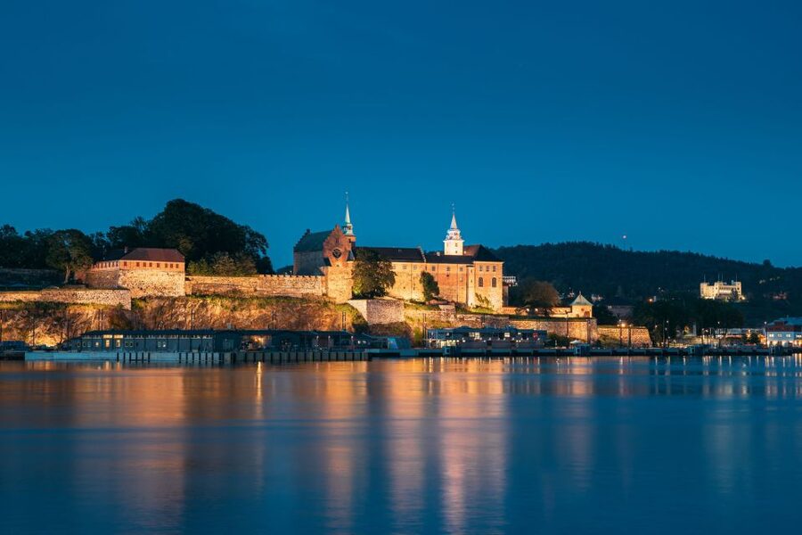 Oslo: Express Walk with a Local in 60 minutes - Local lifestyle and history facts, delivered in a walkable way