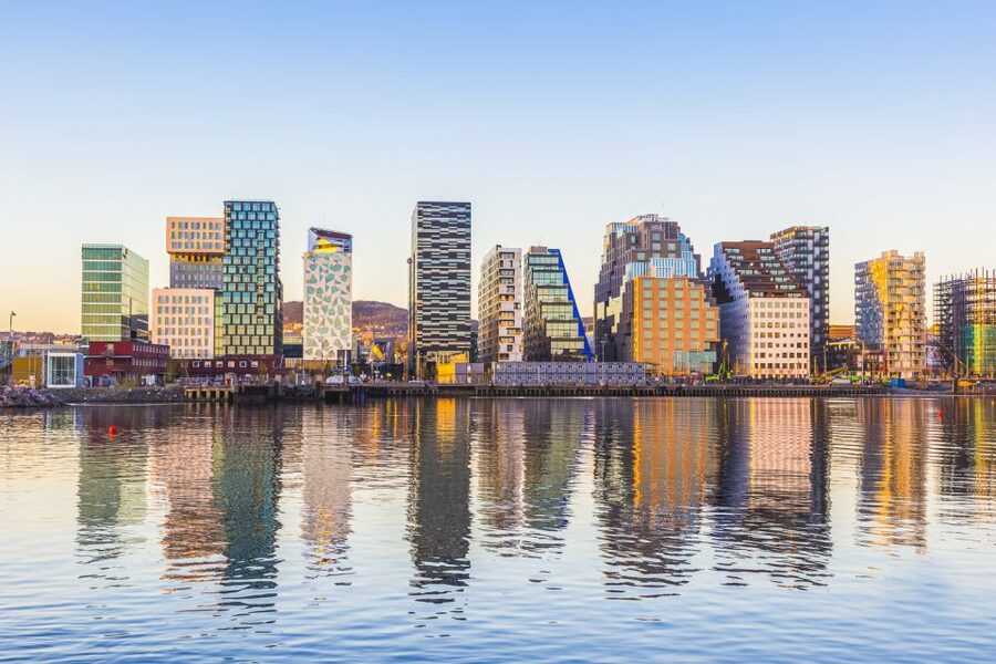 Oslo: Grand City Sightseeing Tour by Bus with Fjord Cruise - Holmenkollen Ski Jump photo stop with panoramic payoffs