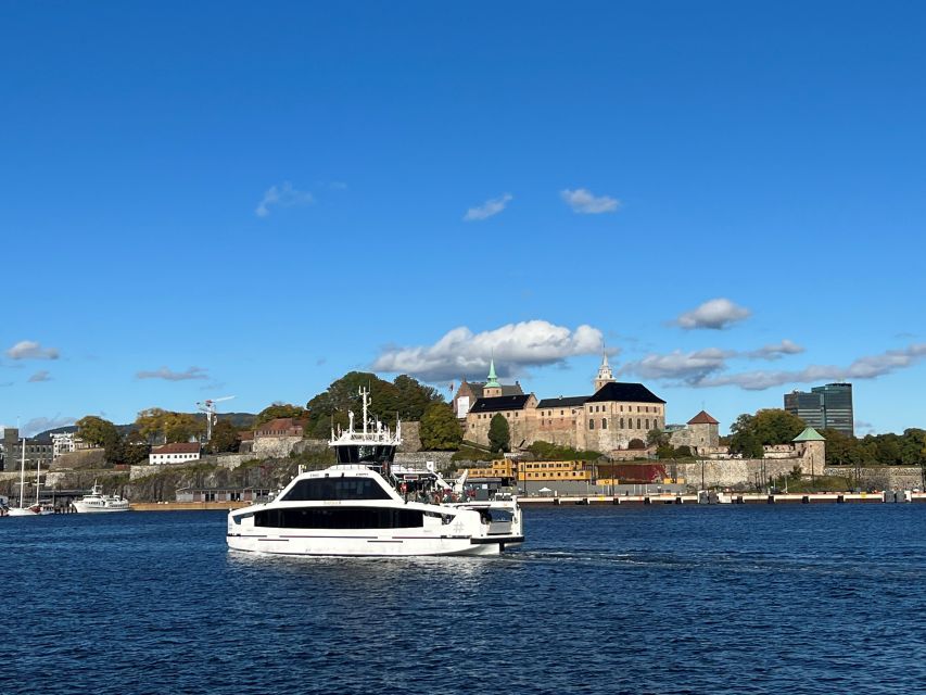 Oslo: Guided Oslo Highlights Tour by bus & Oslofjord cruise - A smart land-and-sea sampler of Oslo