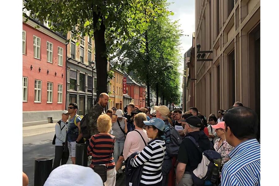Oslo: Guided Walking Tour of Central Oslo with Local Guide - Akershus Fortress, City Hall, and Oslo Cathedral Stops That Add Meaning