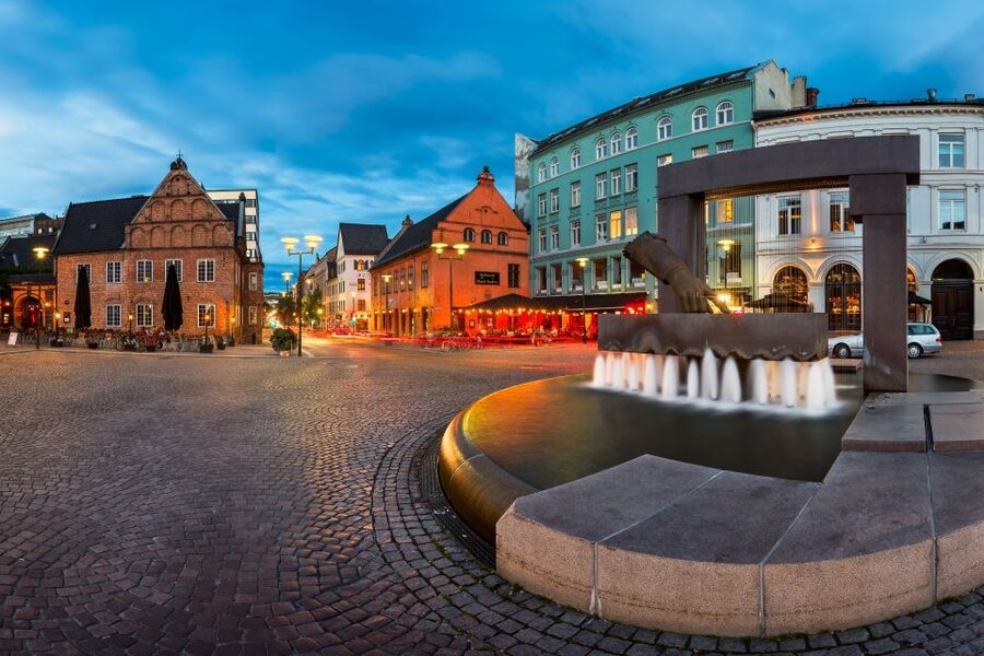 Oslo: Historic Myths & Legends Evening Walking Tour - Reading Oslo Like a Storybook, One Landmark at a Time