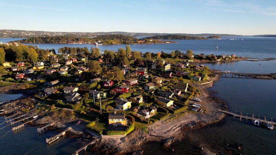 Oslo Island Walks: Island Hopping Tour - The morning run: meeting at Aker Brygge and riding the public ferries