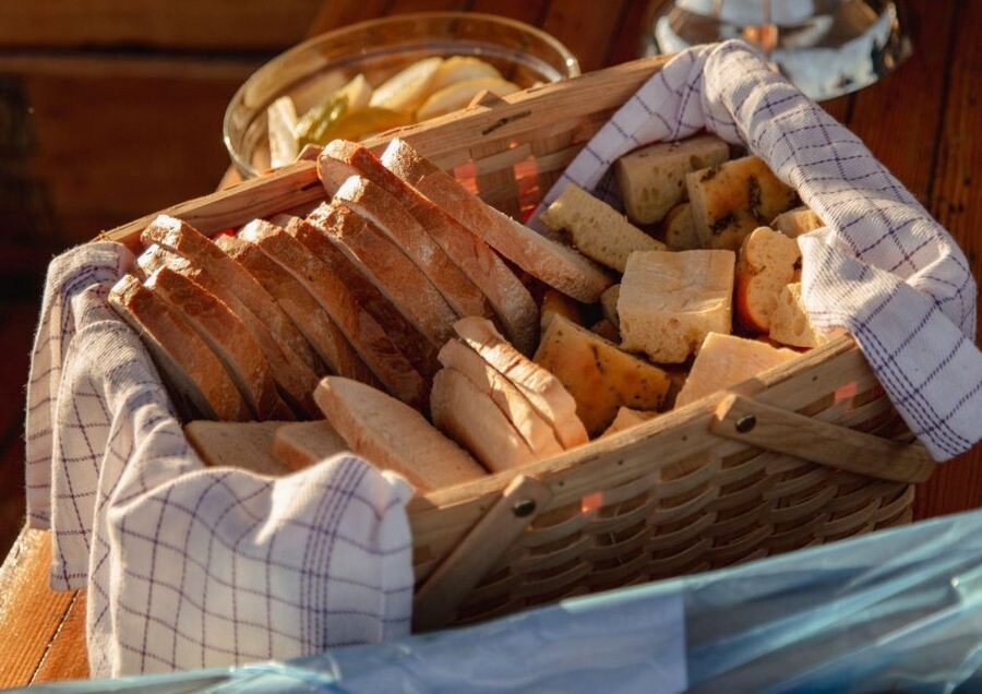 Oslo: Oslofjord Fjord-Style Dinner Cruise - The Seafood Dinner: Shrimp, Bread, and the Real Expectations