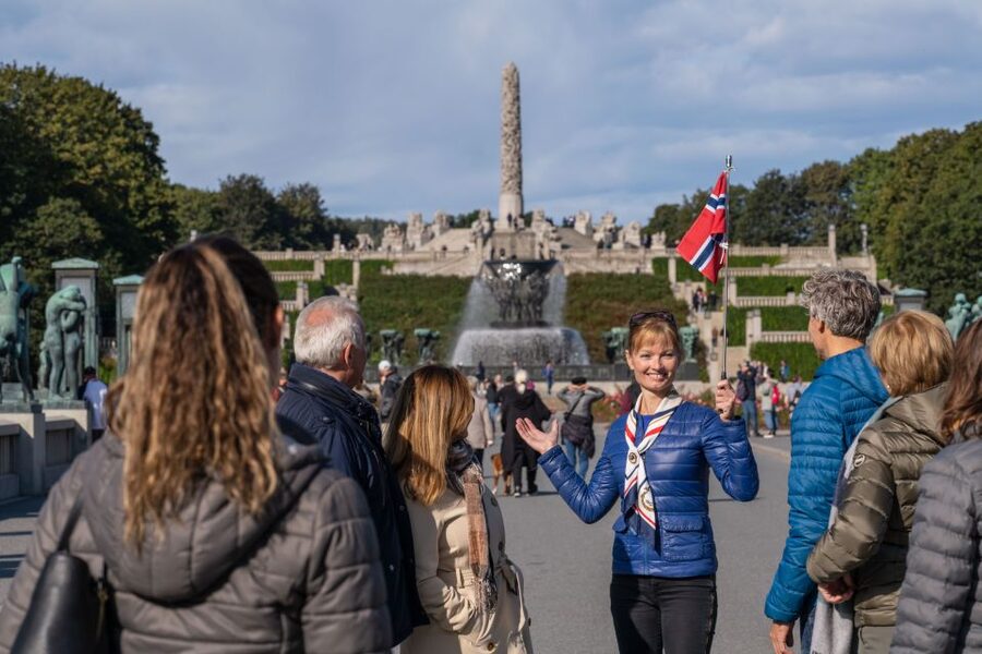 Oslo: Sightseeing with Holmenkollen Ski Jump & Vigeland Park - Holmenkollen Ski Jump: Olympic Views and a Short, Cold-Weather Reality Check
