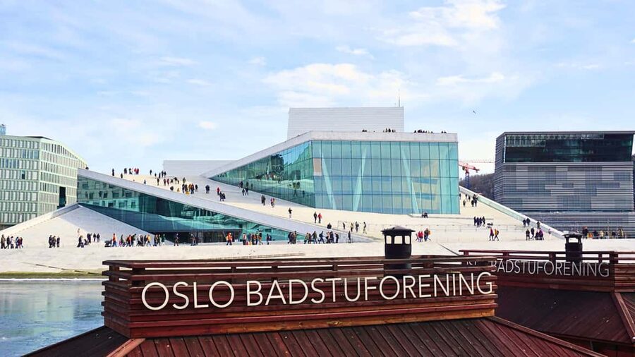 Oslo: Small Group History, Art & Secrets Tour - Starting at the Royal Palace, Then Time Travel on Foot