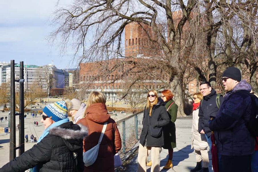Oslo: The Grand Experience Walking Tour with Lunch or Dinner - Jul i Vinterland: market time with room to enjoy, not rush