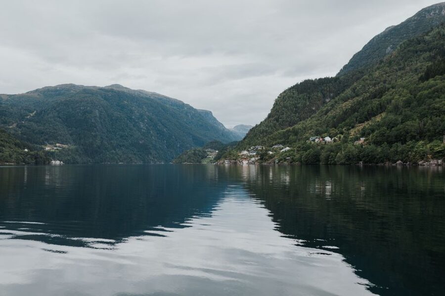 Øystese: Hardangerfjord RIB safari to the Fyksesund branch - The Skipper and the Small-Group Advantage