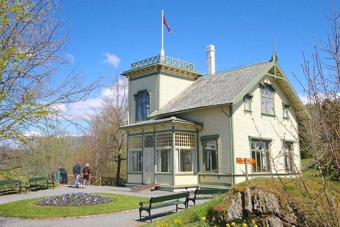 Private Guided City Sightseeing - Bergens Top Attractions - Gamlehaugen and the Grieg-adjacent royal vibe, what’s behind the walls