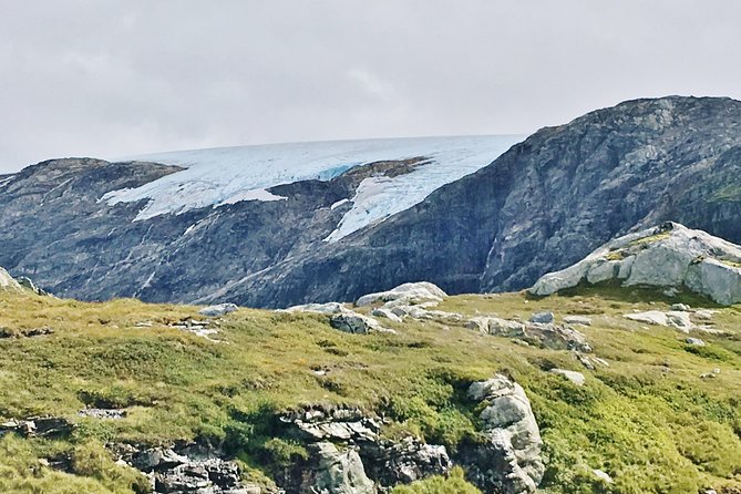 PRIVATE GUIDED TOUR: Folgefonna Glacier roundtrip from Bergen, 8 hours - Hardanger Road waterfall breaks: Fossen Bratte and Steinsdalsfossen