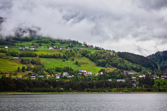 PRIVATE GUIDED TOUR: Highlights of Norway – Trip to the Sognefjord – WINTER - Key things that make this winter Sognefjord day work