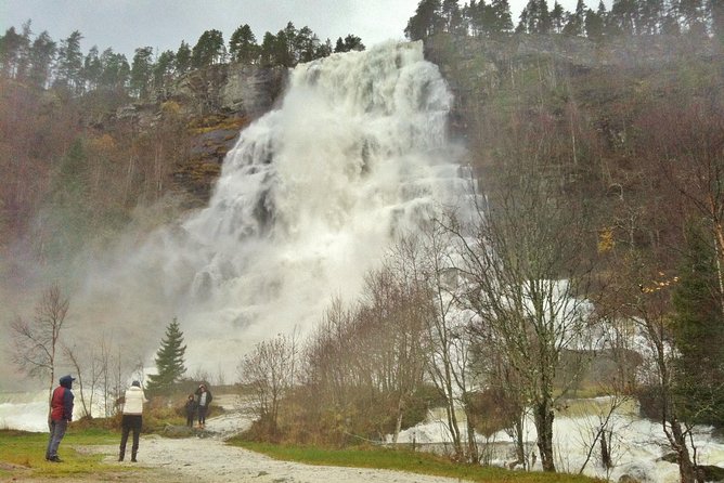 PRIVATE GUIDED TOUR: Norway's Highlights – Viking Special, 11-12 hours – WINTER - Why this winter Viking special makes sense from Bergen