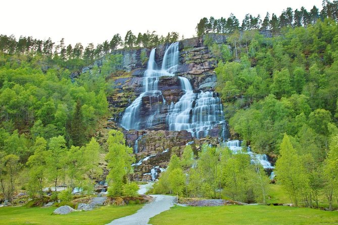 PRIVATE GUIDED TOUR: Round trip to VOSS, with Cable Car ride, 7 hours - How the Guide Shapes the Day, Vlad Included for Photo Help