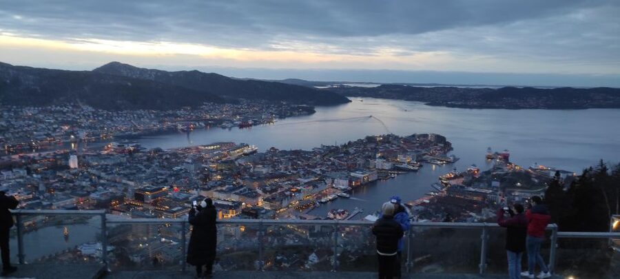 Private hiking tour Bergen mountains like a local - The Lake Stop and Mountain Cabin Breaks That Change the Pace