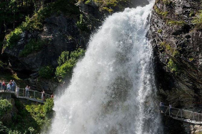 Private tour - Hardangerfjord, Voss Gondola & 4 Great Waterfalls - Why this route works so well from Bergen