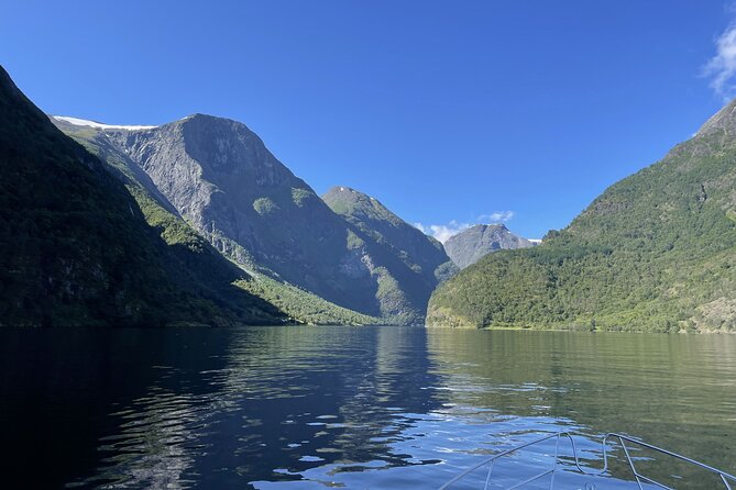 Private yacht Cruise in Flåm and Gudvangen, Nærøyfjord - Entering Nærøyfjord: where the quiet and waterfalls are the point
