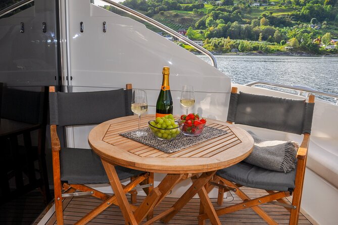 Private yacht Cruise in Flåm and Gudvangen, Nærøyfjord - Meeting the boat in Flåm, then cruising in peace