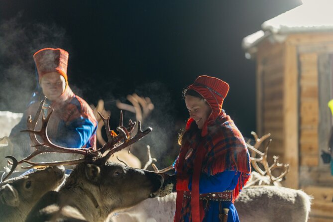 Sami Reindeer Camp Visit and Aurora Wonder Night - Comfort and food on a 9-hour Arctic schedule