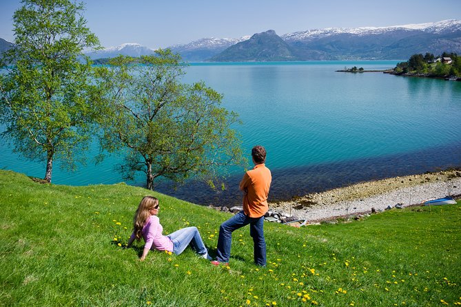 Self-Guided 22-Hour Round Trip From Oslo To Sognefjord With Flåm Railway - Flåm time: lunch, souvenirs, and the hard limit on detours