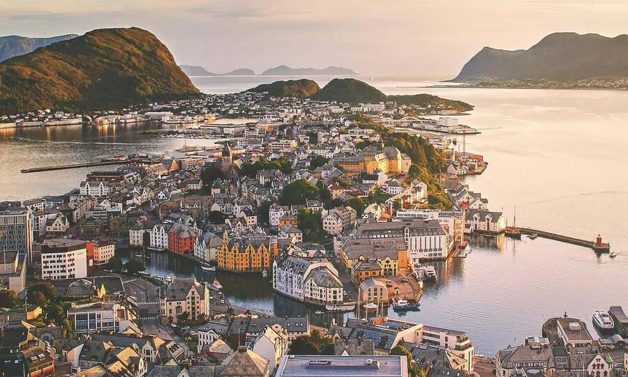 Small Group Tour in Ålesund: Art Nouveau, Sea Views & Insider Tips - Why Ålesund feels like a living Art Nouveau story, not a museum