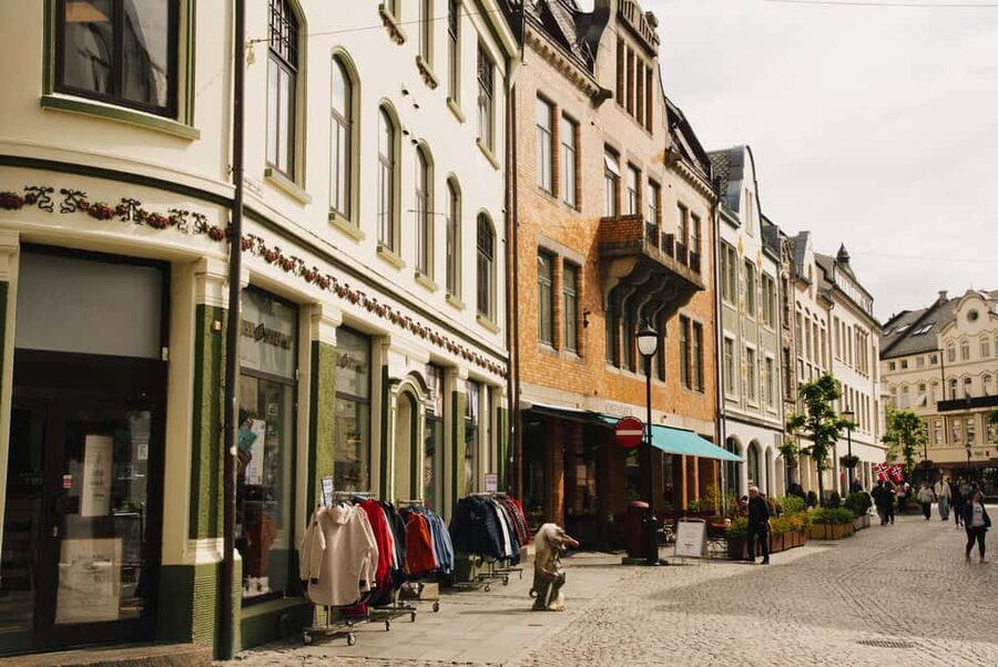 Small Group Tour in Ålesund: Art Nouveau, Sea Views & Insider Tips - Grimmerhaugen viewpoint, smart sea views without the 418-step slog