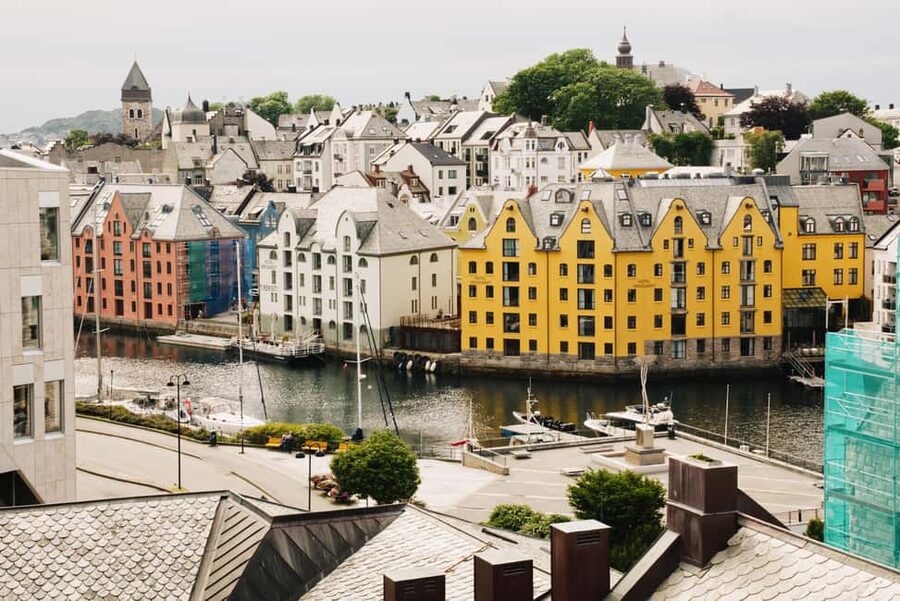 Small Group Tour in Ålesund: Art Nouveau, Sea Views & Insider Tips - Coffee and ice cream stops that fit the pace