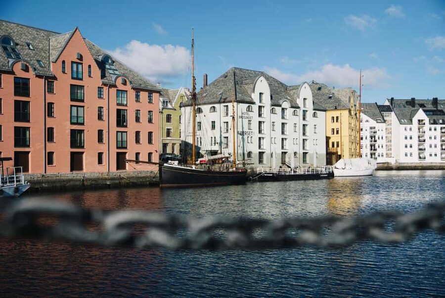 Small Group Tour in Ålesund: Art Nouveau, Sea Views & Insider Tips - Starting at Fiskergutten, the sea in human form