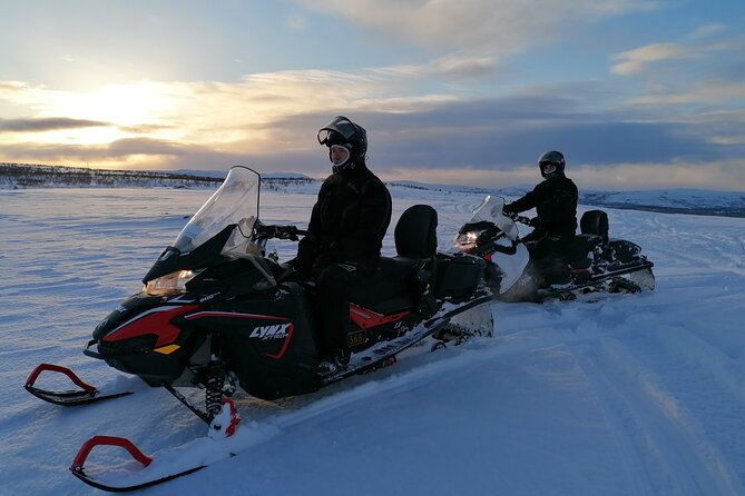 Snowmobile safari in the mountain plateau of Finnmarksvidda - Speed vs excitement: what pace to expect so you are not disappointed