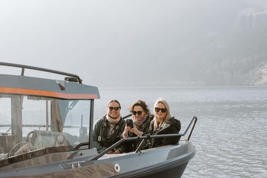 Stavanger: Boat Safari to Lysefjord and Preikestolen - Hengjanefossen waterfall: the picnic break with a taste of the fjord