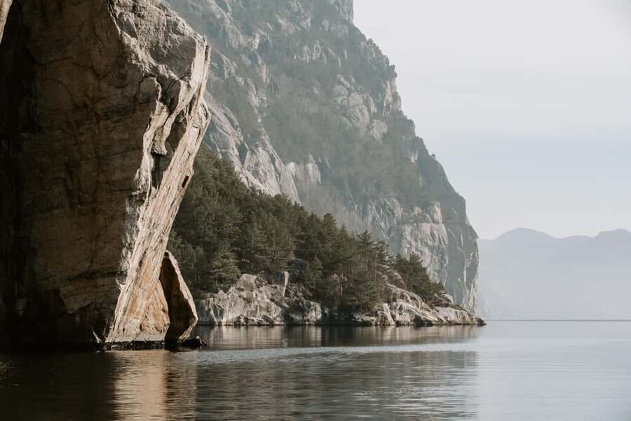 Stavanger: Boat Safari to Lysefjord and Preikestolen - What winter and summer feel like on the same tour