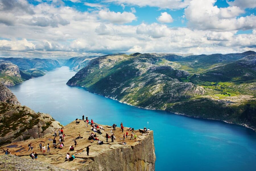 Stavanger: Preikestolen (Pulpit Rock) Hike with Local Guide - Preikestolen is a short hike distance with a big view payoff