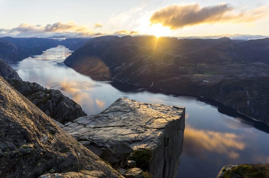 Stavanger: Preikestolen (Pulpit Rock) Hike with Local Guide - Stavanger cruise terminal pickup and the 40-minute scenic run