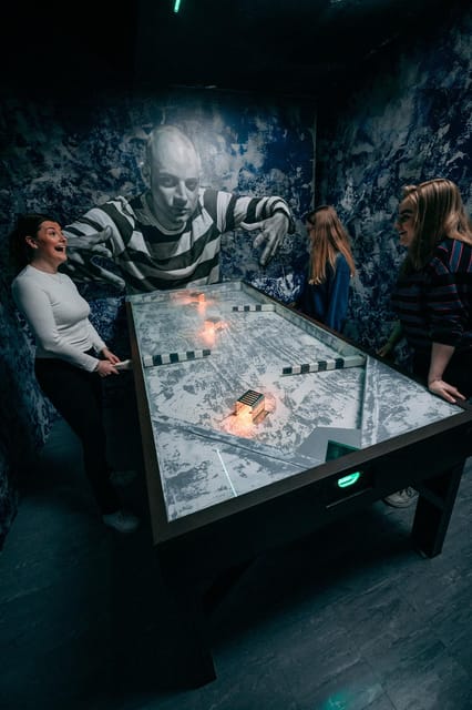 Stavanger: Prison Island Adventure Game - The time limit sprint: teamwork under pressure (and why the clock helps)