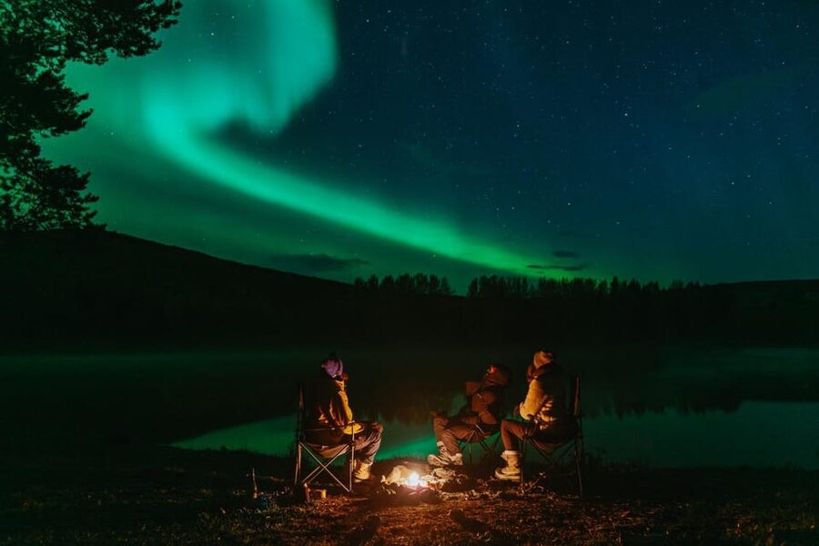 Svolvær: Experience the Magic of the Northern Lights! - A guide who teaches the aurora science, then helps you shoot it