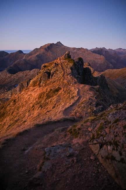 Svolvær: Guided Hike with Snacks - The 3-Hour Arctic Hike, Including Hoven, Kvittinden, Tuva, Delpen, and Glomtinden