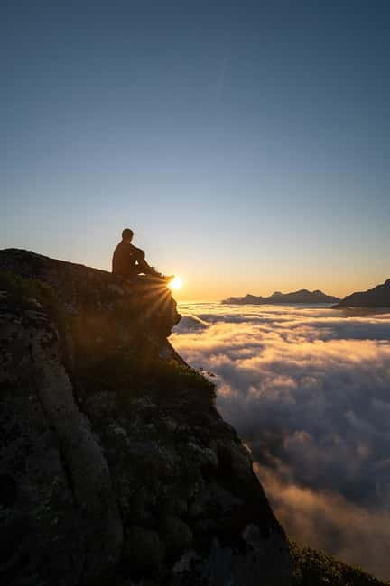 Svolvær: Guided Hike with Snacks - Trail Snacks and the Warm Break You’ll Appreciate