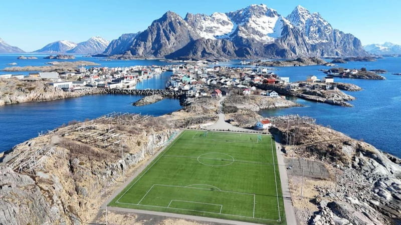 Svolvær: Lofoten Islands Full-Day Guided Tour - How the included photo service changes the day