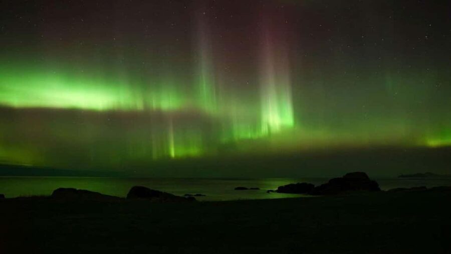 Svolvær: Northern Lights Tour with Hot Drinks & Photos - What aurora viewing is like once you are away from Svolvær glow