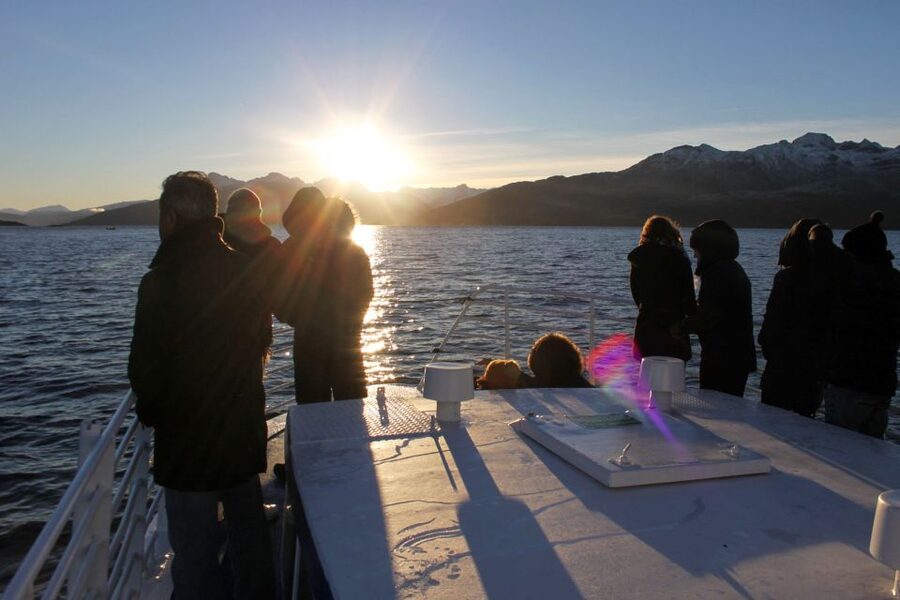 Tromsø: Arctic Fjord Cruise & Fishing Experience - Ryøya Stop: Photo Time, Wildlife Potential, and a Guided Look at the Edge Where Fjord Meets Mountain