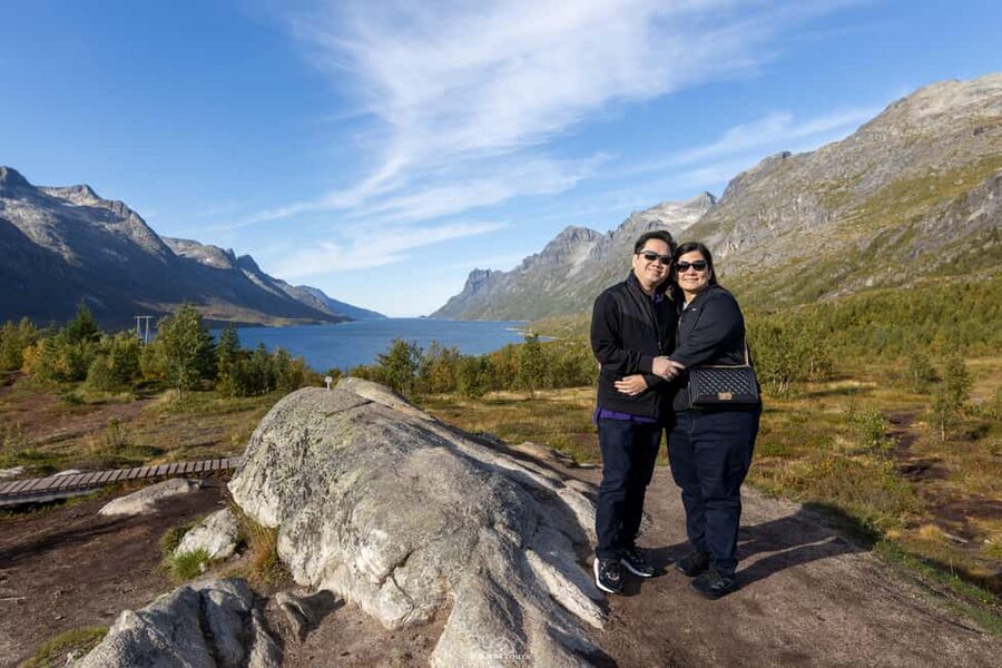 Tromsø: Arctic Fjords Tour to Kvaløya with Panoramic Lunch - The warm lunch picnic: what it feels like by the water