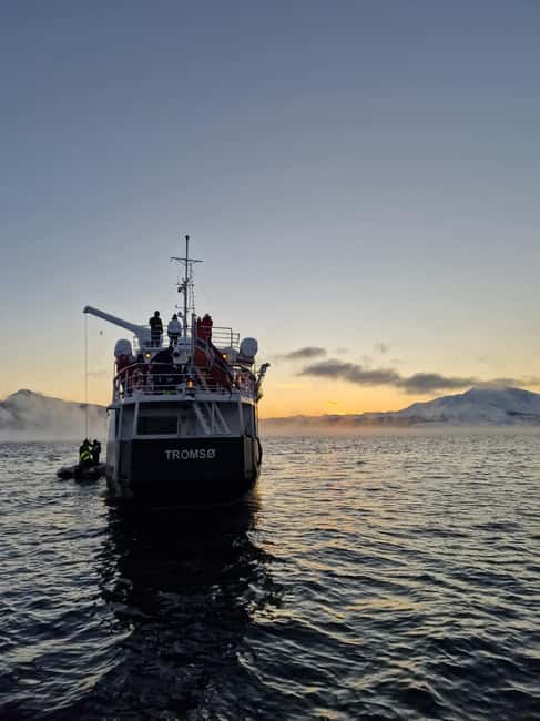 Tromsø: Arctic king crab cruise with self-captured lunch - Crab saloon briefing: history, rules, and how the hunt actually works