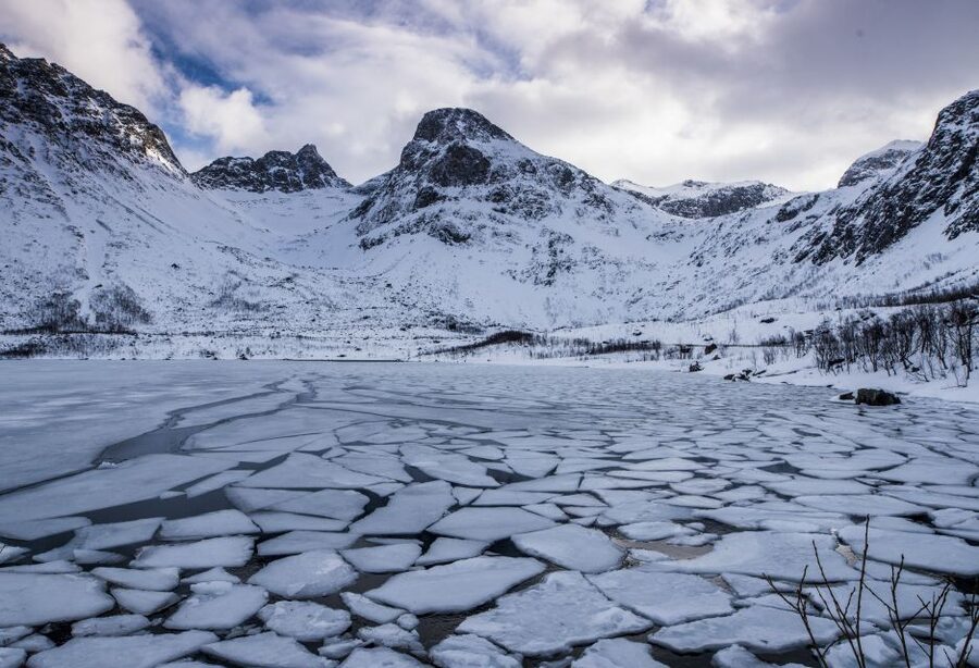 Tromsø: Arctic Nature Roadtrip with Photos & Scenic Lunch - Lunch by the water: warm food without losing the day
